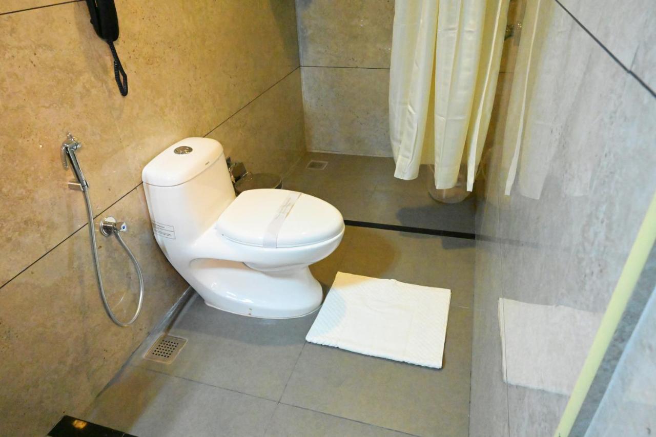 Hotel Thamburu International トリバンドラム エクステリア 写真